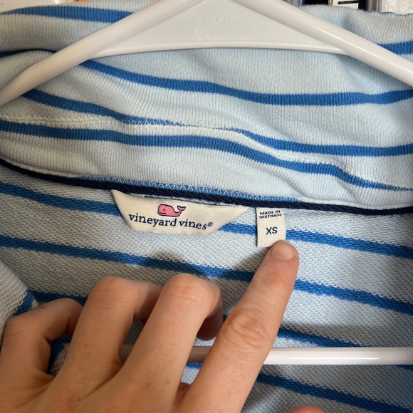 Vineyard Vines Pullover Collared Sweater - Picture 2 of 2